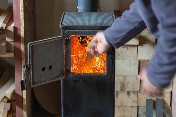 Meilleur moment pour acheter un petit poêle à bois : les points à prendre en compte