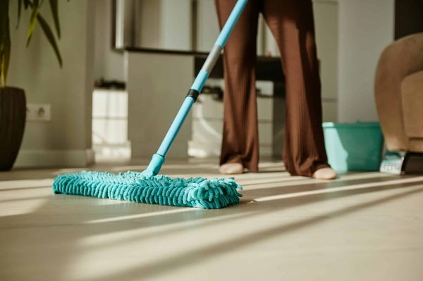 Utilisez le balai serpillère pour assurer une propreté impeccable dans votre maison