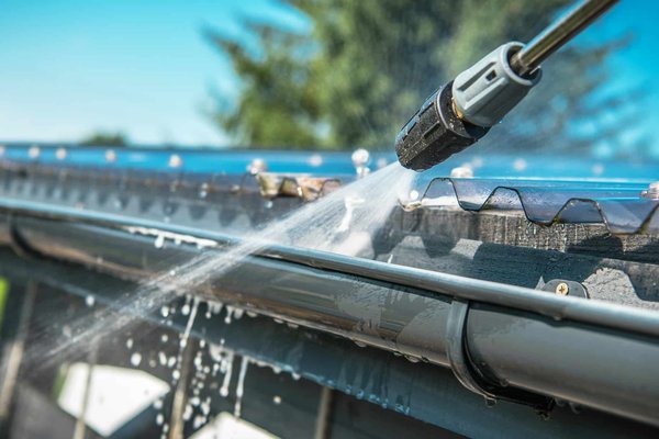 Nettoyage de gouttières : comment cela se déroule ?