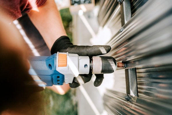 Clôture en composite : délimitez votre extérieur avec une solution durable et esthétique