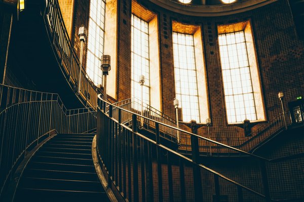 Guide ultime : transformer votre escalier avec un garde corps intérieur